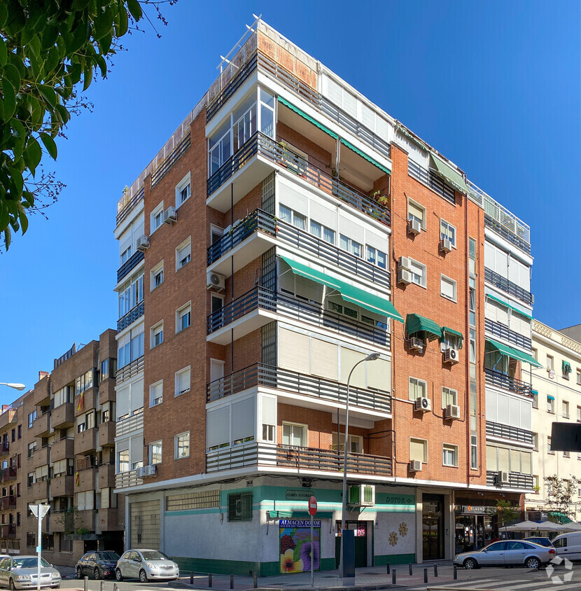 Calle De Víctor Andrés Belaúnde, 22, Madrid, Madrid à louer Photo de l’immeuble– Image 1 sur 3