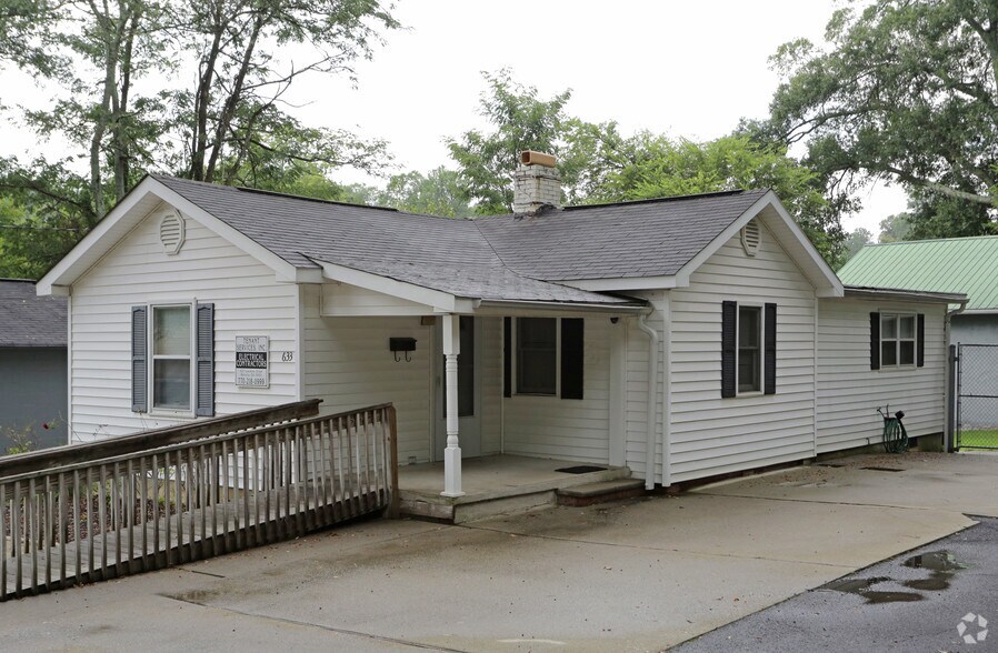 633 NE Lawrence St, Marietta, GA à vendre - Photo de l’immeuble – Image 2 sur 16