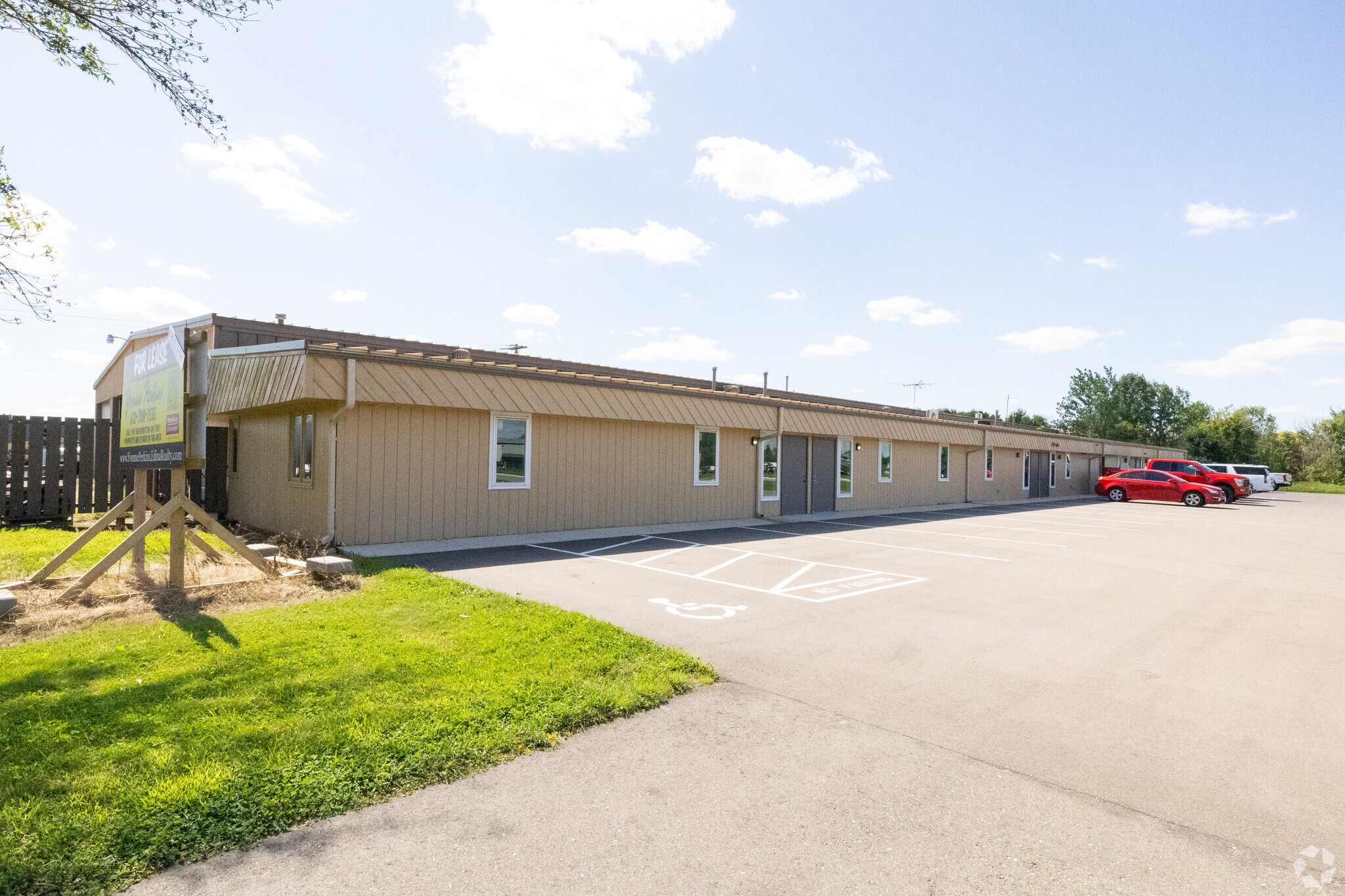 17066 County Road 87, Prior Lake, MN à louer Photo principale– Image 1 sur 7