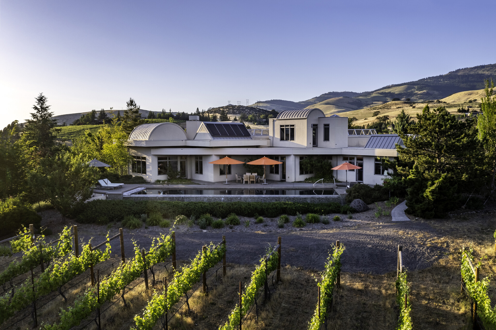 786 Pompadour Dr, Ashland, OR à vendre Photo principale– Image 1 sur 84