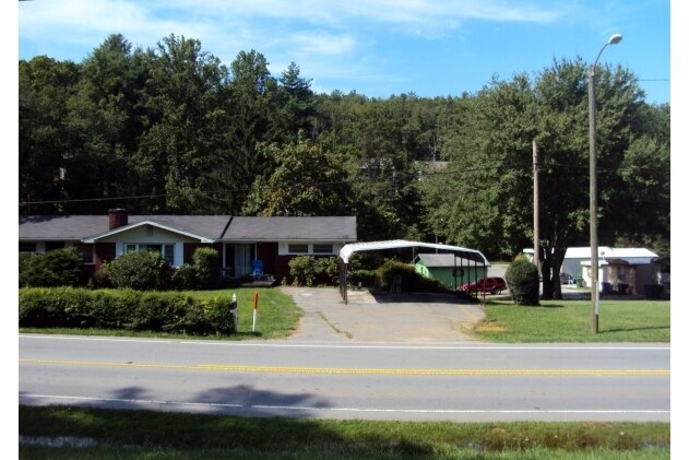 65 Mills Gap Rd, Asheville, NC à vendre - Photo principale – Image 1 sur 12