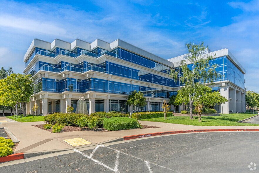 5050 Hopyard Rd, Pleasanton, CA à vendre - Photo de l’immeuble – Image 2 sur 23