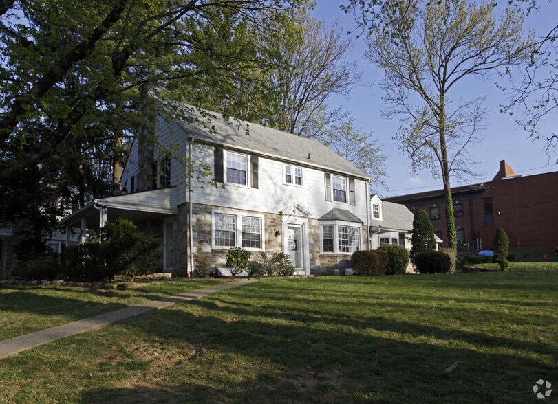 2 Hidden Ln, Abington, PA à vendre - Photo principale – Image 1 sur 10