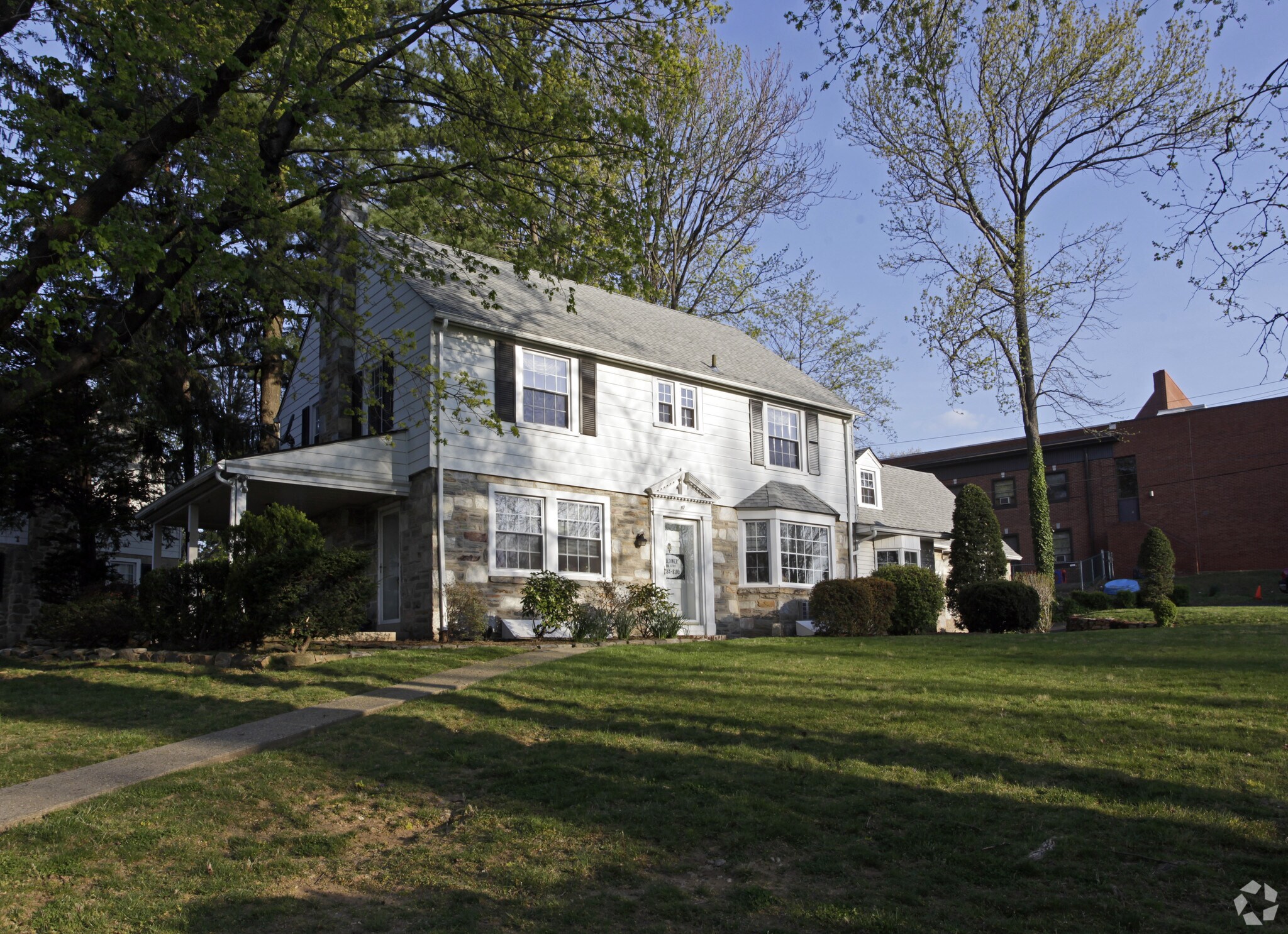 2 Hidden Ln, Abington, PA à vendre Photo principale– Image 1 sur 11