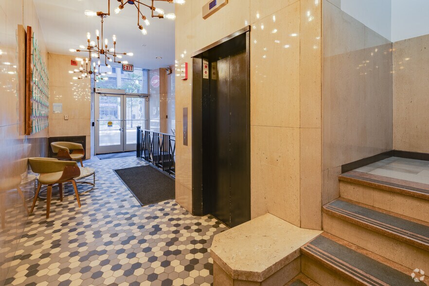 73 W Monroe St, Chicago, IL à louer - Hall d’entrée – Image 3 sur 3