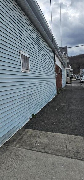 138 W Market St, Mahanoy City, PA à louer - Photo de l’immeuble – Image 2 sur 17