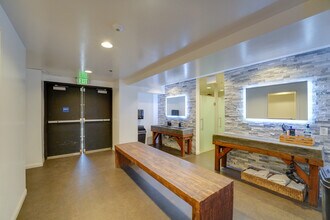 1253-1255 University Ave, San Diego, CA à louer Photo intérieure– Image 2 sur 10