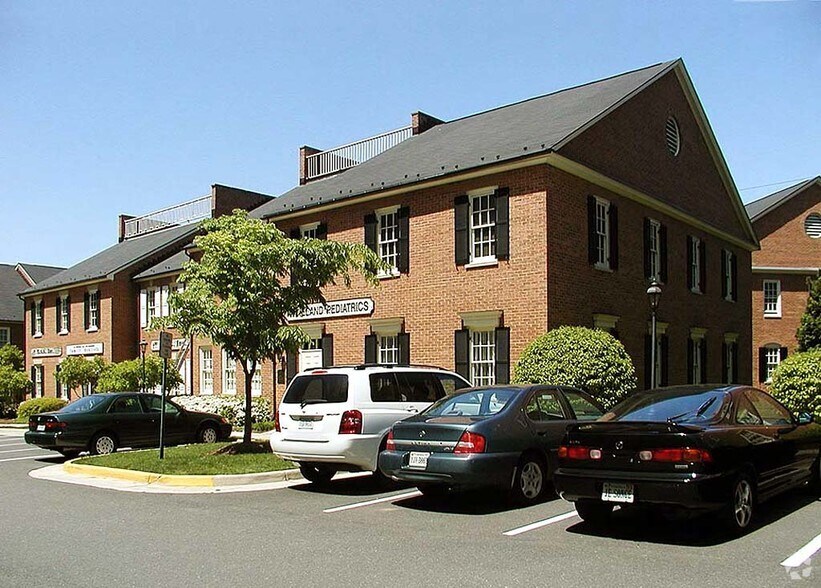 10525 Braddock Rd, Fairfax, VA à louer - Photo de l’immeuble – Image 2 sur 43