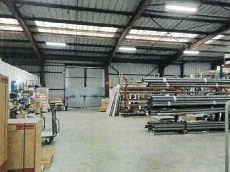 Local d’activités dans Alençon à louer - Photo intérieure – Image 2 sur 2