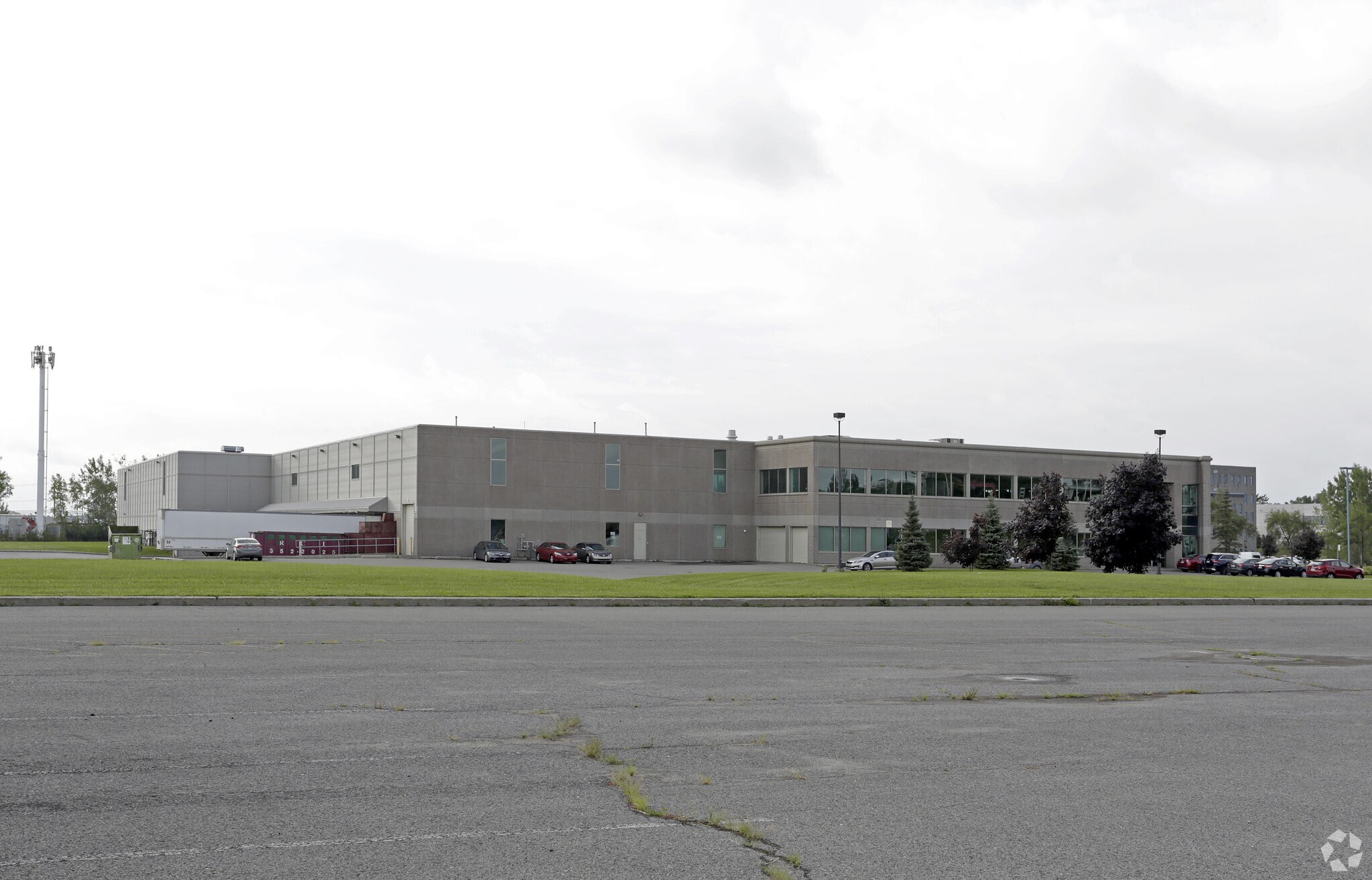 1999 Boul des Sources, Pointe-claire, QC à louer Photo principale– Image 1 sur 3