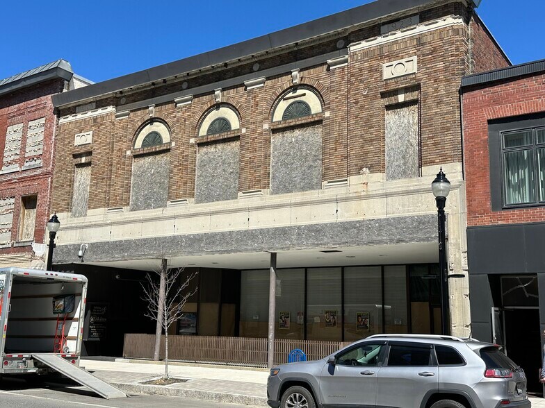 155-165 Main Street, Waterville portefeuille de 2 biens à vendre sur LoopNet.fr - Photo de l’immeuble – Image 3 sur 9