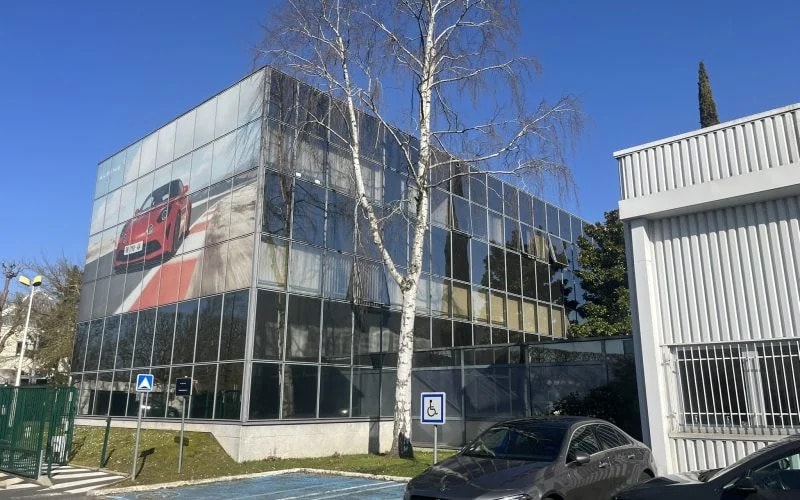 Local d’activités dans Les Ulis à louer - Photo de l’immeuble – Image 2 sur 17