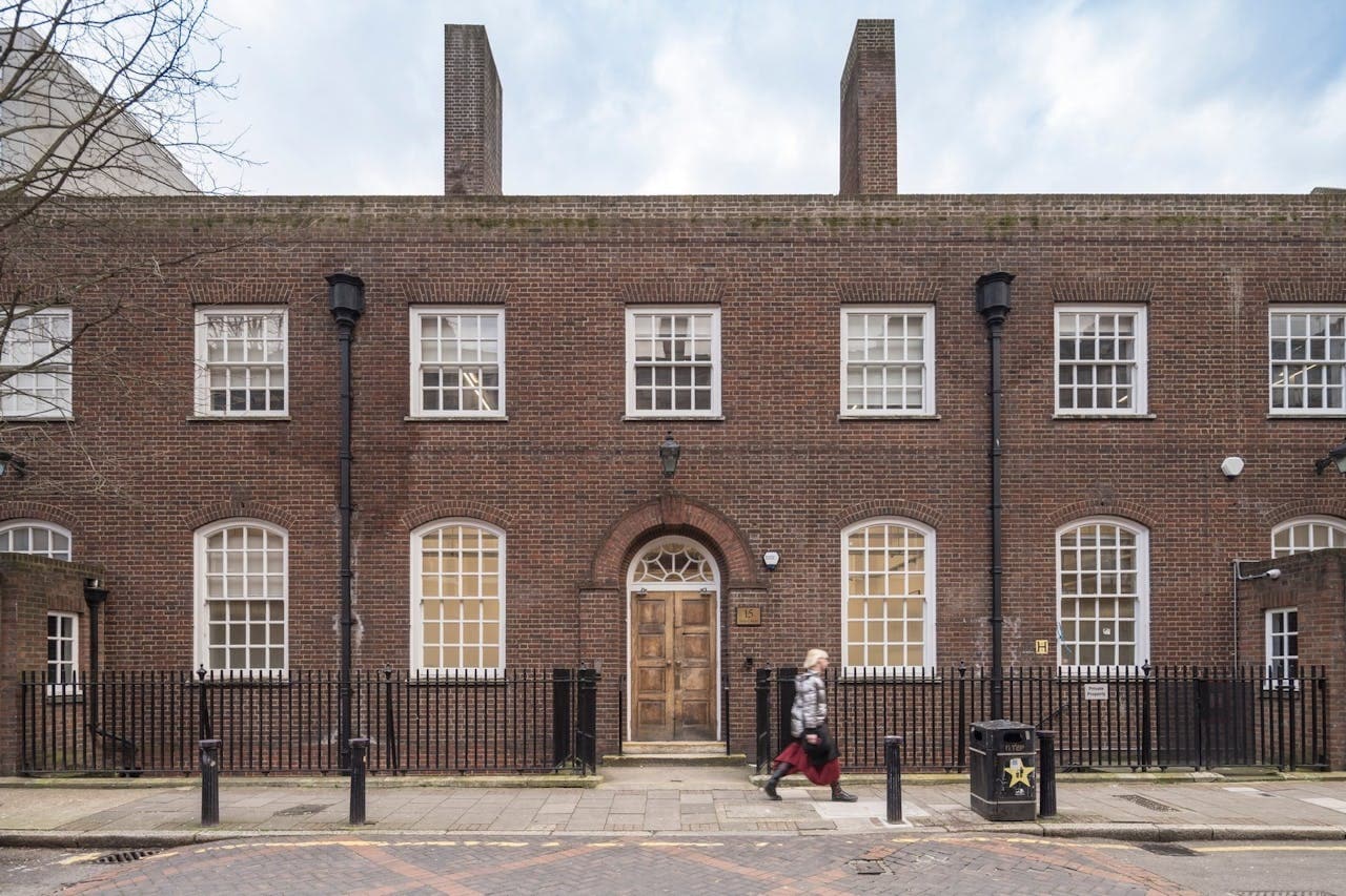 25 Settles St, Londres à louer Photo de l’immeuble– Image 1 sur 1