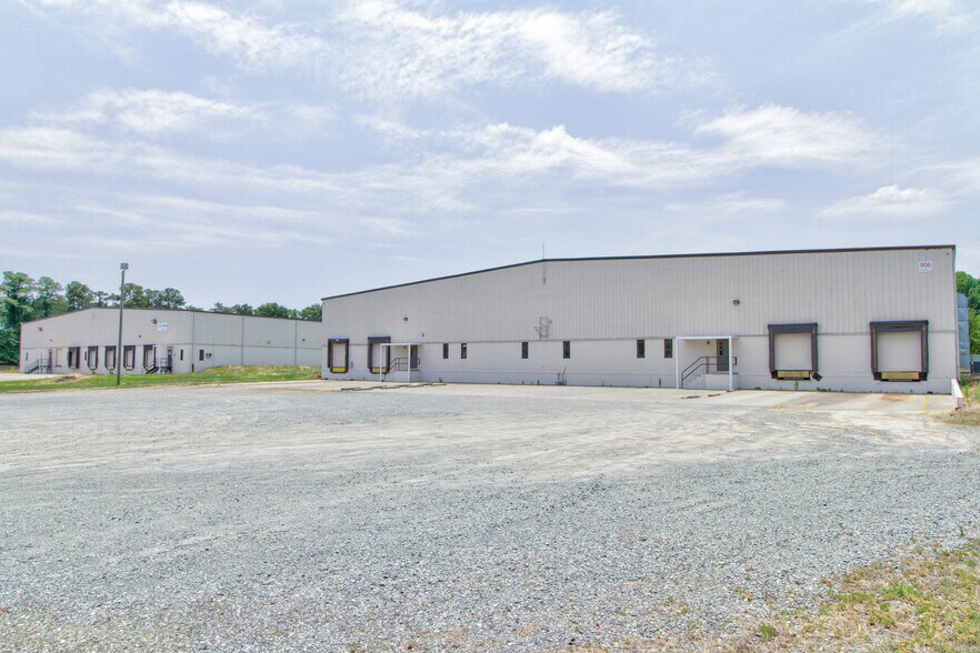 906 J R Industrial Blvd, Sanford, NC à louer - Photo de l’immeuble – Image 2 sur 3