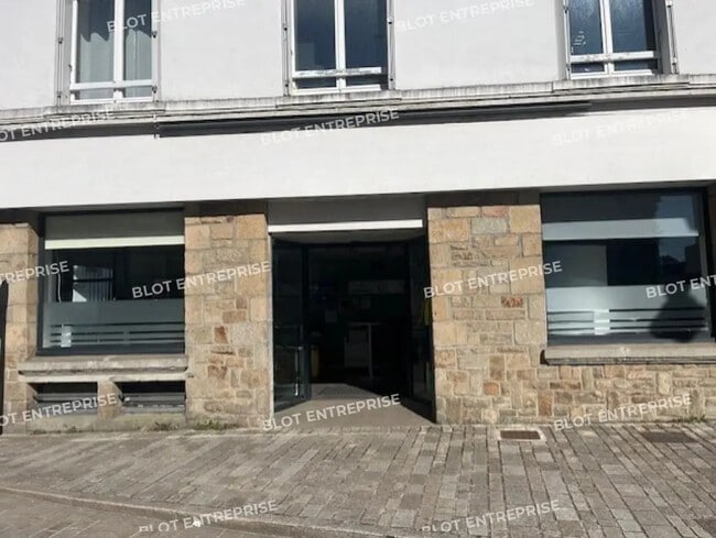 Plus de détails pour 2 Place Joffre, Auray - Local commercial à louer