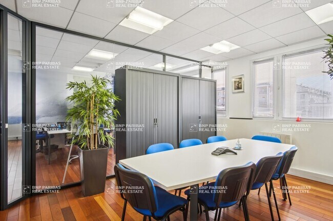 Plus de détails pour Bureau à vendre