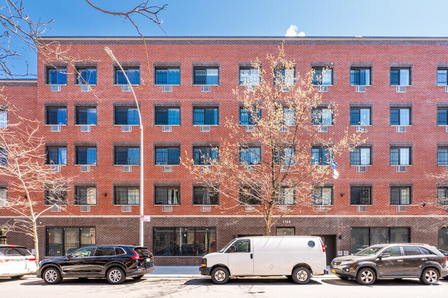 1144 Evergreen Ave, Bronx, NY à louer - Photo de l’immeuble – Image 2 sur 8