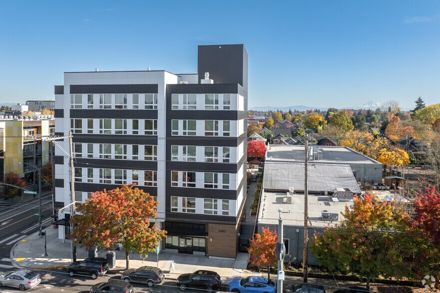 5460 N Interstate Ave, Portland, OR à louer - Photo de l’immeuble – Image 3 sur 55