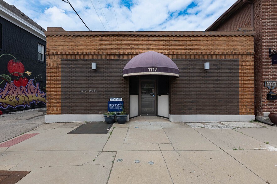 1117 E 3rd St, Dayton, OH à louer - Photo de l’immeuble – Image 2 sur 23