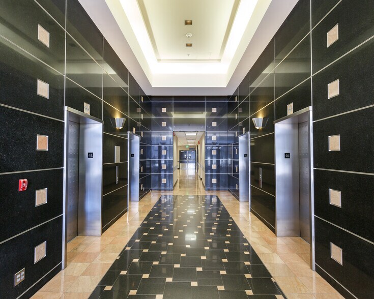 16255 Ventura Blvd, Encino, CA à louer - Hall d’entrée – Image 3 sur 11
