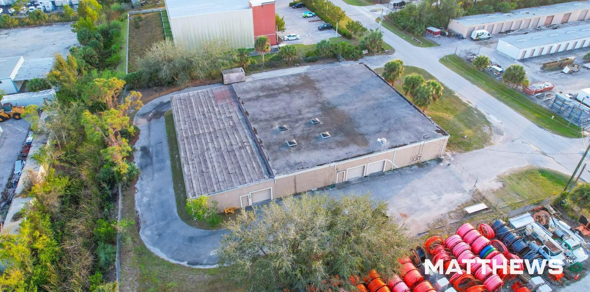 24349 Production Cir, Bonita Springs, FL à vendre Photo de l’immeuble– Image 1 sur 4