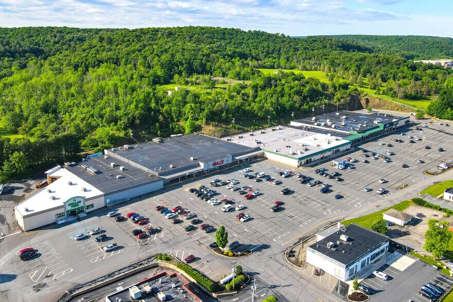 1211 Blakeslee Boulevard Dr E, Lehighton, PA à louer - Photo de l’immeuble – Image 2 sur 28