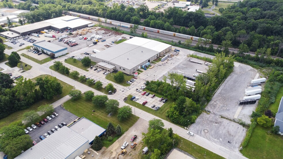 7405 Industrial Parkway Dr, Lorain, OH à vendre - Photo de l’immeuble – Image 2 sur 12