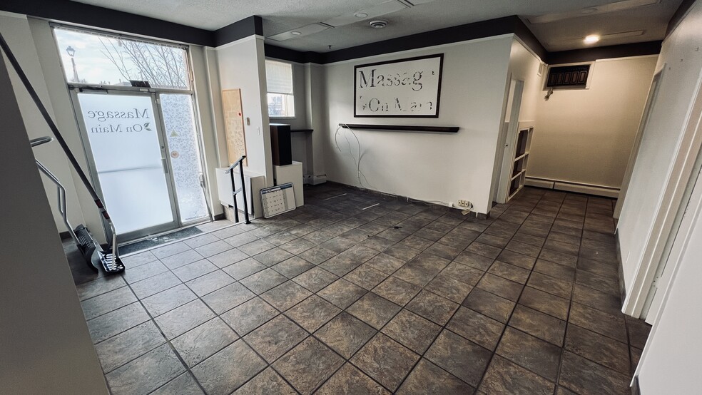 5011 50 St, Stony Plain, AB à vendre - Photo intérieure – Image 2 sur 12