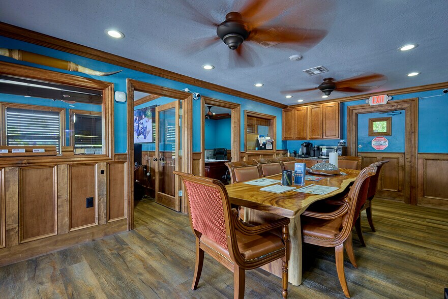 2155 NW Federal Hwy, Stuart, FL à vendre - Photo intérieure – Image 3 sur 11