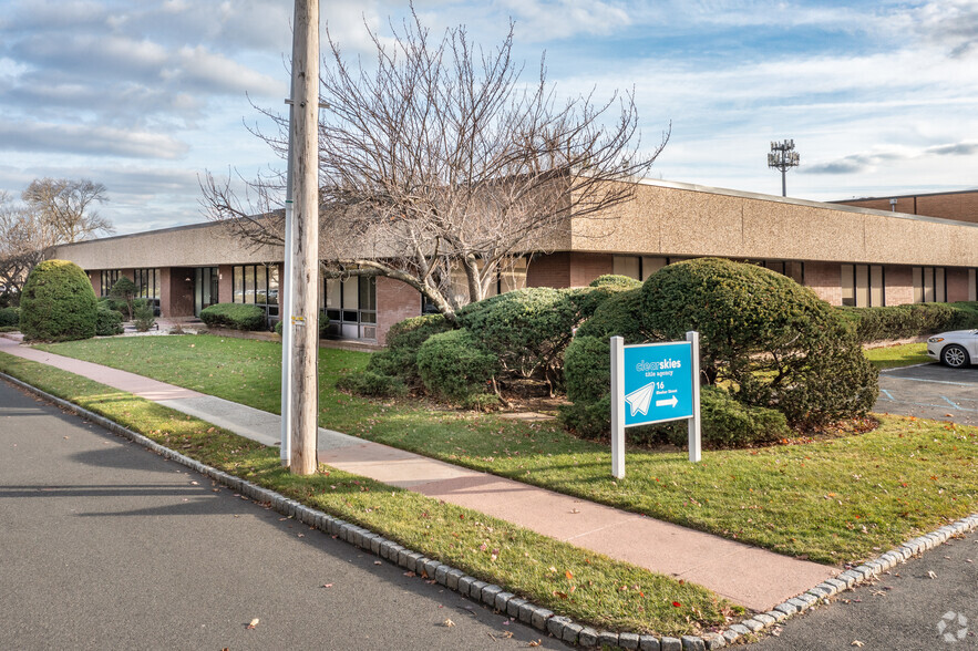 16 Bleeker St, Millburn, NJ à louer - Photo de l’immeuble – Image 1 sur 16