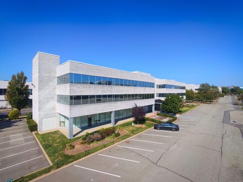 1205 Franklin Ave, Garden City, NY à louer - Photo de l’immeuble – Image 1 sur 6