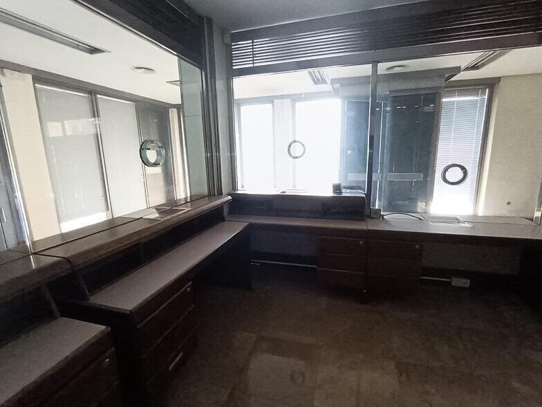 Local commercial dans Córdoba, Córdoba à vendre - Photo de l’immeuble – Image 2 sur 4