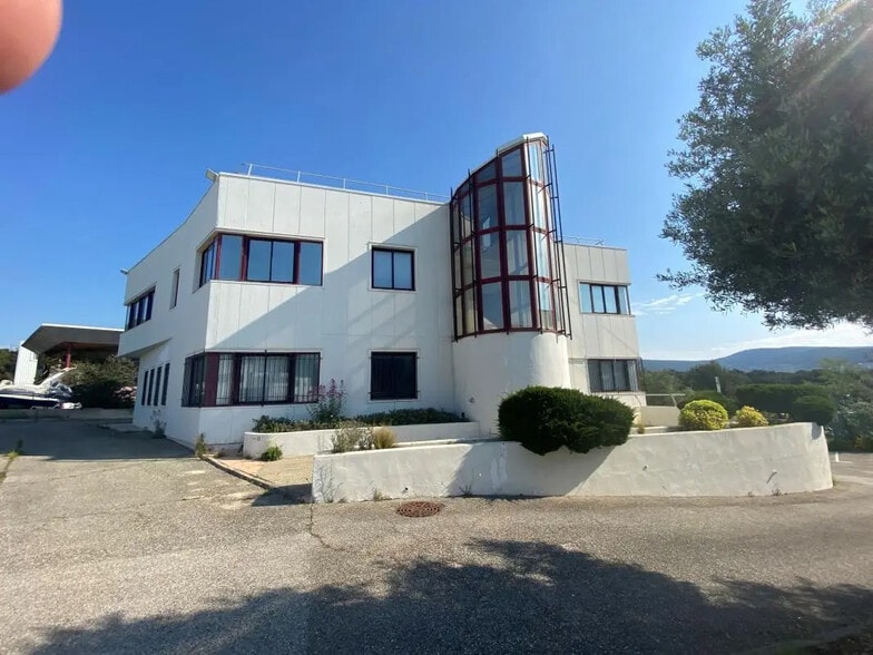 Bureau dans La Ciotat à louer - Photo de l’immeuble – Image 3 sur 12