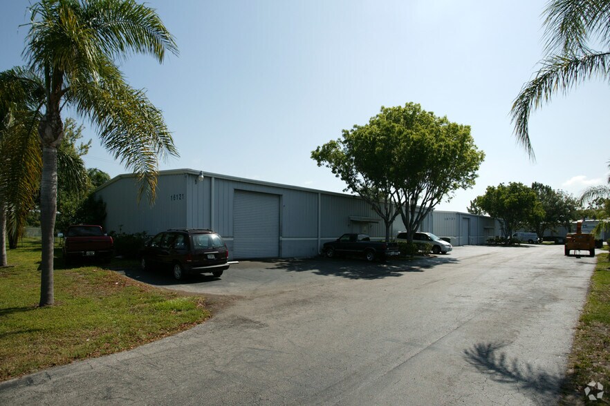 16141 Pine Ridge Rd, Fort Myers, FL à louer - Photo de l’immeuble – Image 3 sur 6