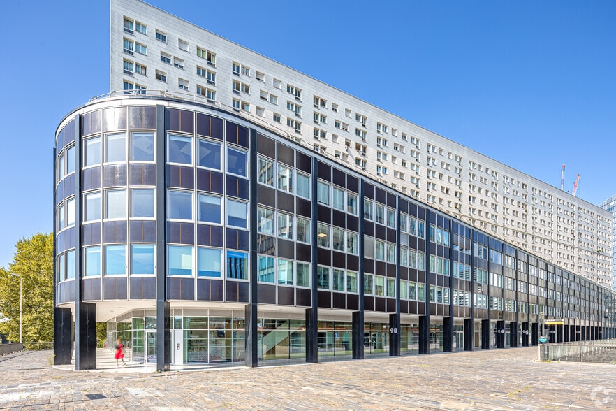 8-30 Terrasse Bellini, Puteaux à louer - Photo de l’immeuble – Image 3 sur 7