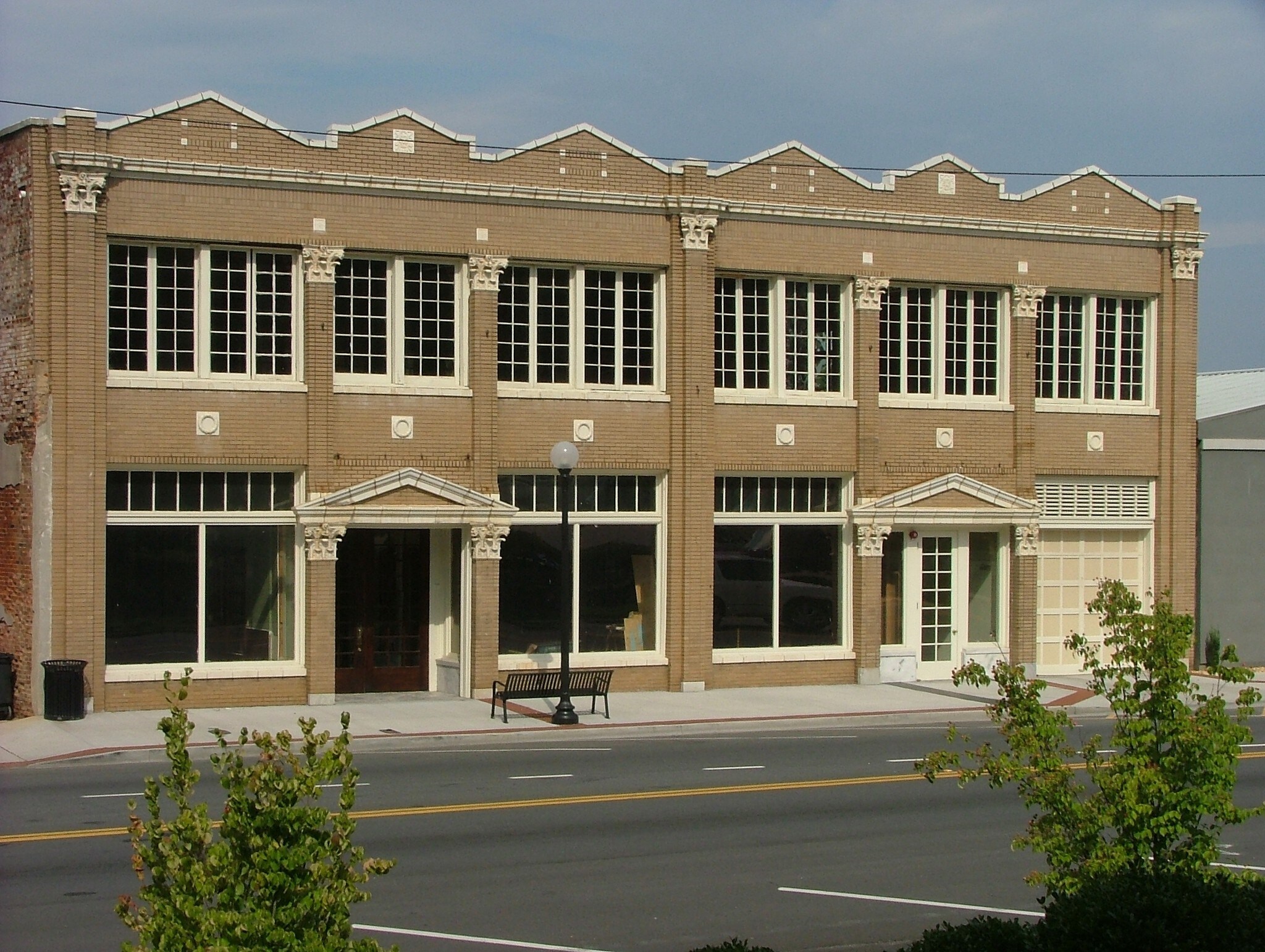 209 S Wall St, Calhoun, GA à louer Photo principale– Image 1 sur 19