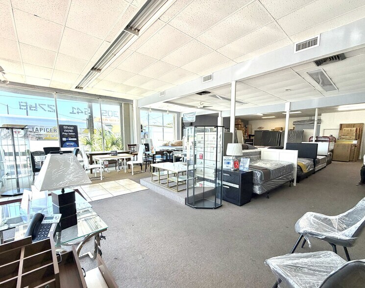 3100 NW 7th St, Miami, FL à louer - Photo intérieure – Image 3 sur 8