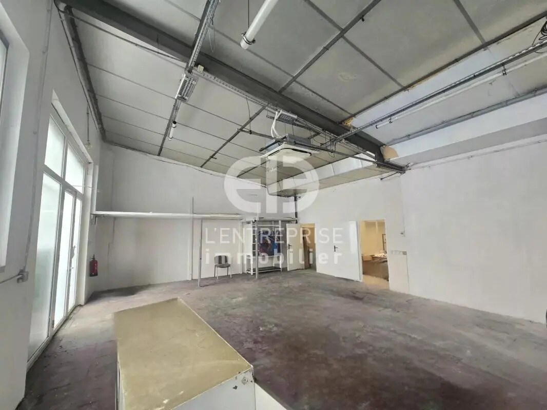 Industriel/Logistique dans Contes à louer Photo intérieure– Image 1 sur 10