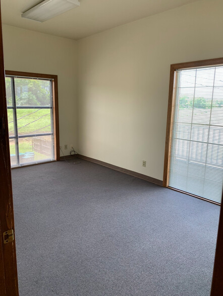 1310 I-10 S, Beaumont, TX à louer - Photo de l’immeuble – Image 2 sur 5
