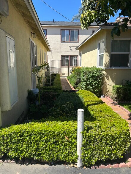 14757 Sylvan St, Van Nuys, CA à vendre - Photo de l’immeuble – Image 3 sur 6