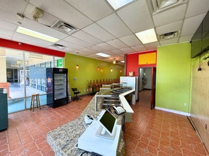 9010 W Commercial Blvd, Sunrise, FL à louer Photo de l’immeuble– Image 2 sur 5