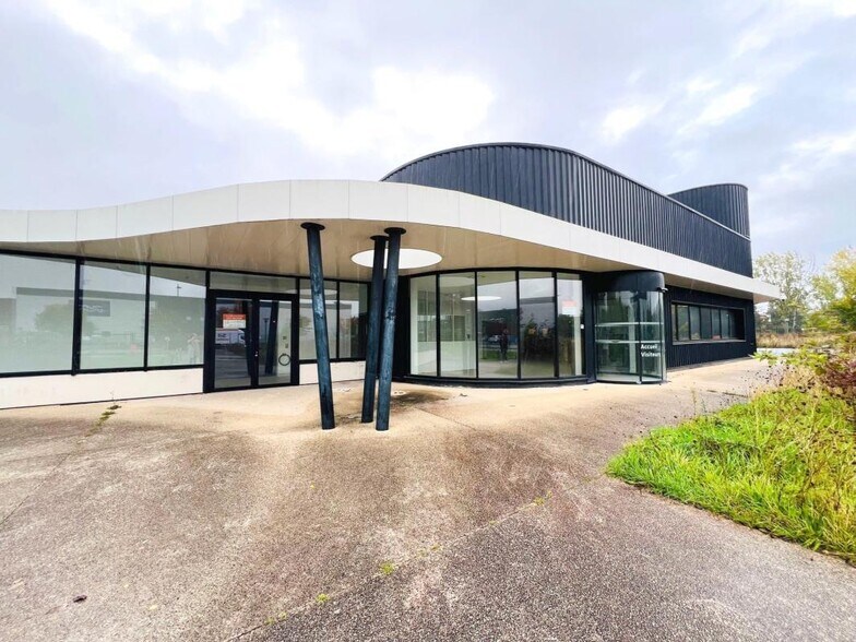 Industriel/Logistique dans Élancourt à louer - Photo de l’immeuble – Image 1 sur 15