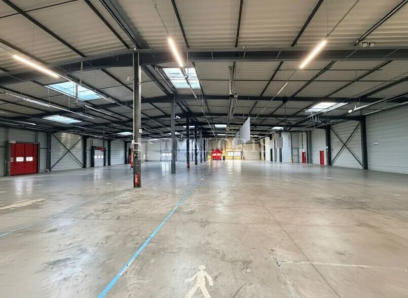 4 Rue Fulgencio Gimenez, Vaulx-en-Velin à louer - Photo de l’immeuble – Image 3 sur 8
