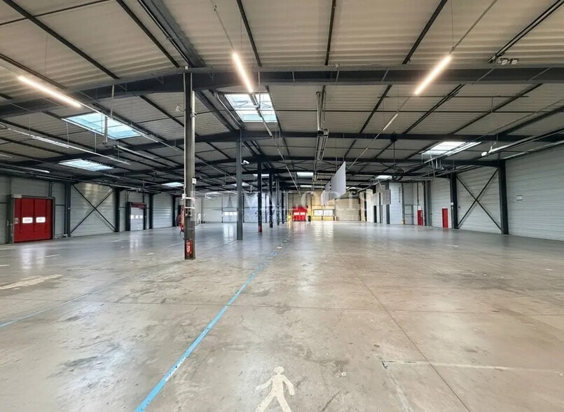 Bureau dans Vaulx-en-Velin à louer - Photo de l’immeuble – Image 3 sur 8