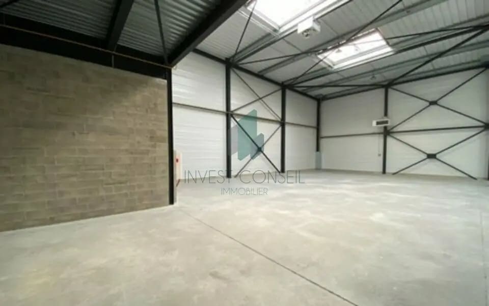 Industriel/Logistique dans Louvres à vendre Photo intérieure– Image 1 sur 4