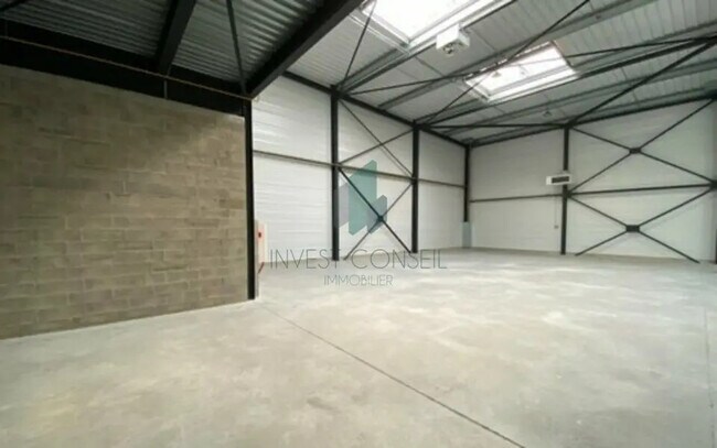 Plus de détails pour Local d'activités à louer