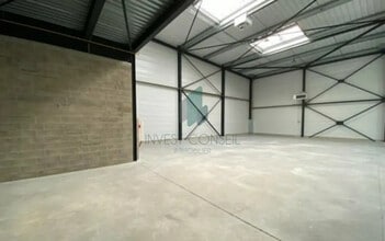 Industriel/Logistique dans Louvres à vendre Photo intérieure– Image 1 sur 4