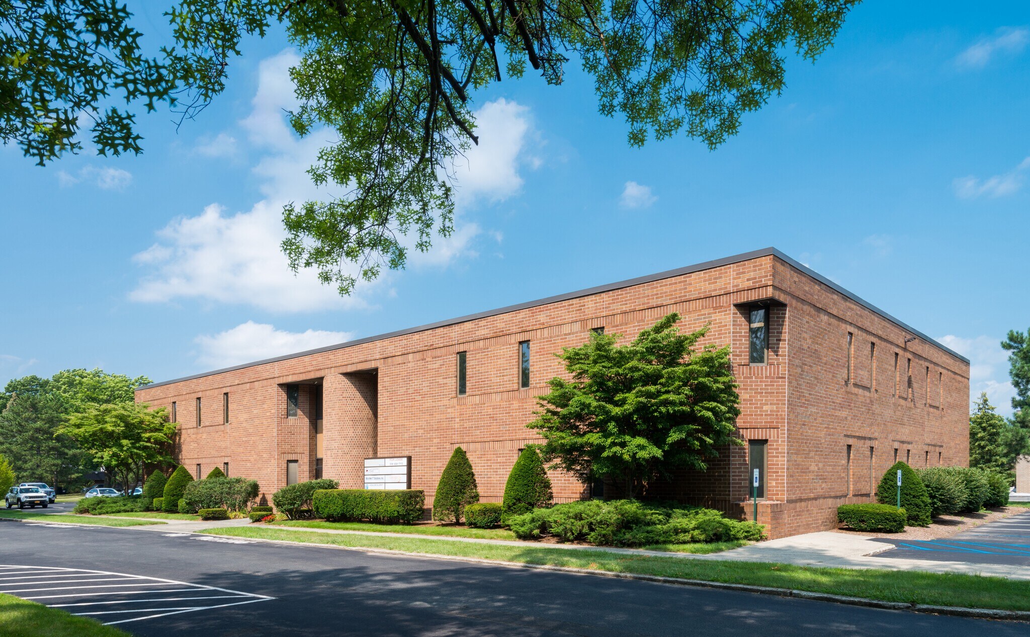 2 Computer Dr W, Albany, NY à louer Photo principale– Image 1 sur 16