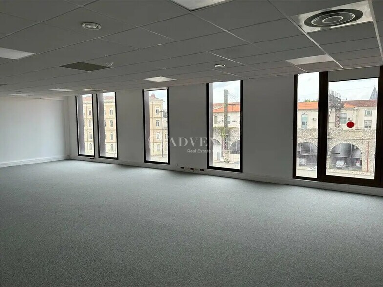 Bureau dans Nîmes à louer - Photo de l’immeuble – Image 1 sur 6