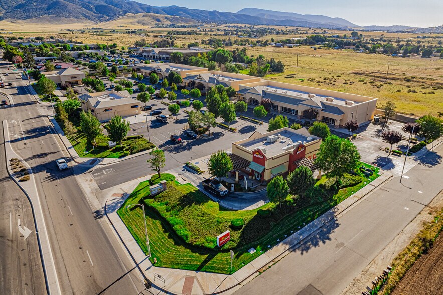 645-695 Tucker Rd, Tehachapi, CA à louer - Photo de l’immeuble – Image 3 sur 8